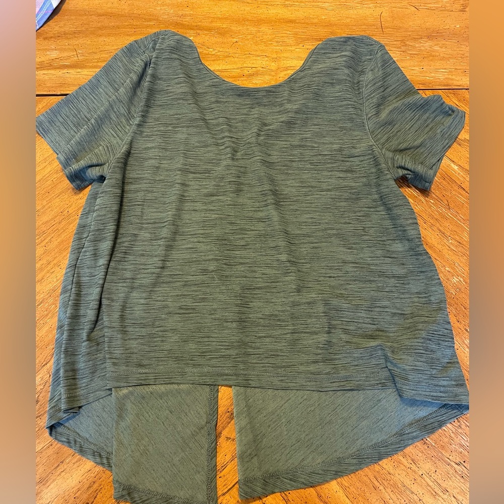 Green, slit back tee
